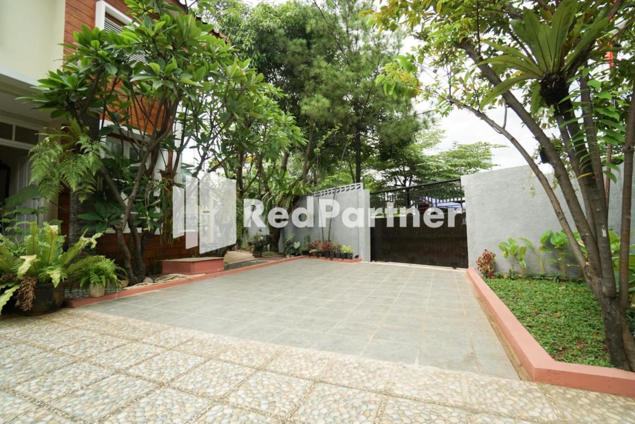 Hotel Fazza Syariah Mitra Reddoorz à Jakarta Extérieur photo