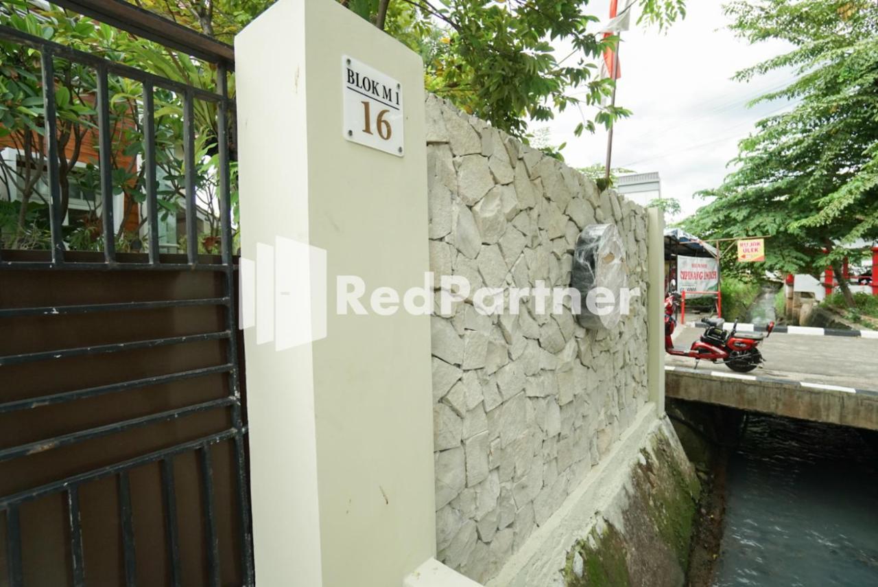 Hotel Fazza Syariah Mitra Reddoorz à Jakarta Extérieur photo