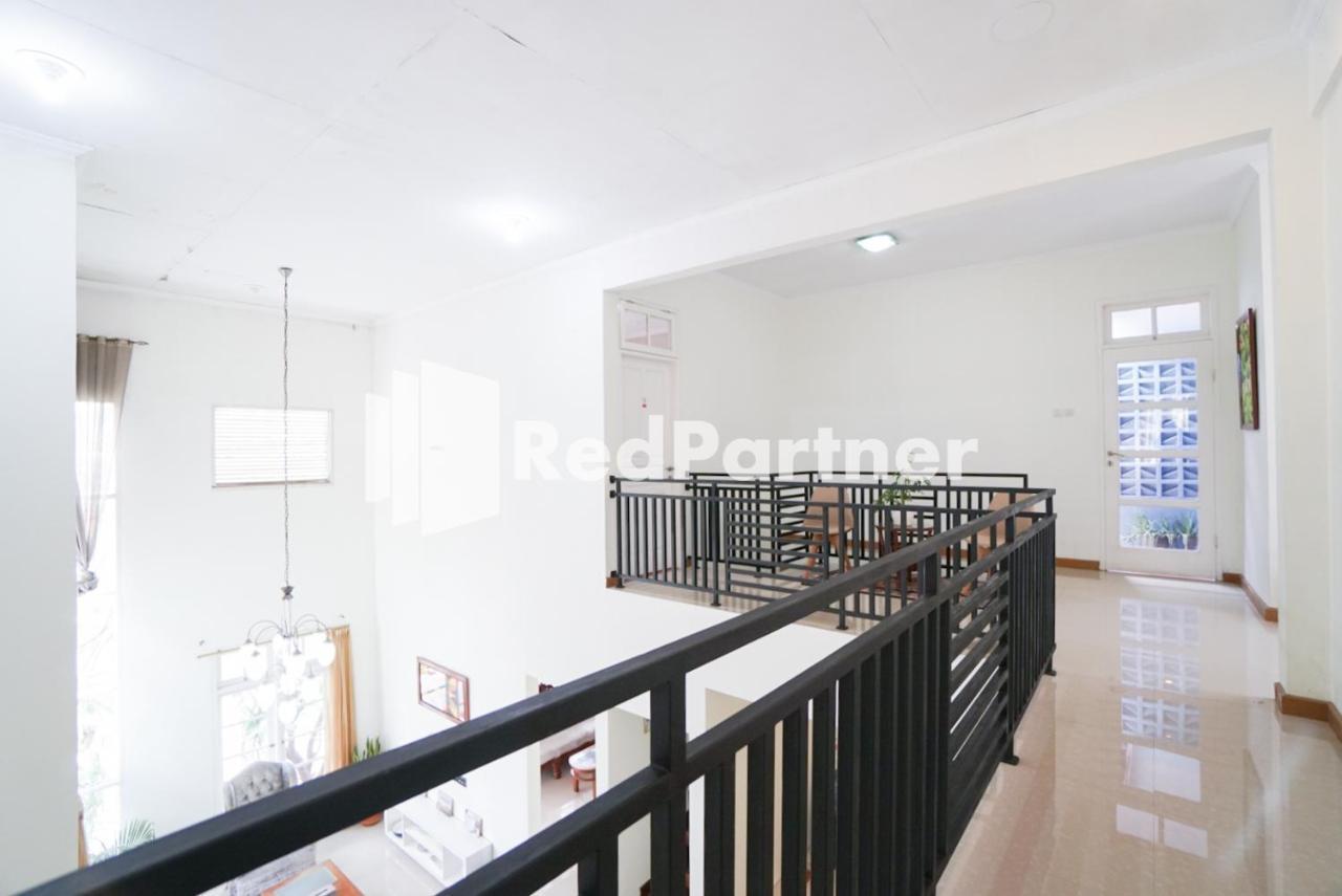 Hotel Fazza Syariah Mitra Reddoorz à Jakarta Extérieur photo