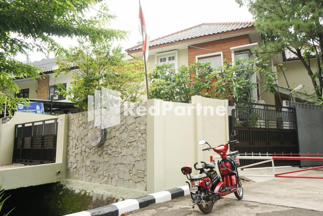 Hotel Fazza Syariah Mitra Reddoorz à Jakarta Extérieur photo
