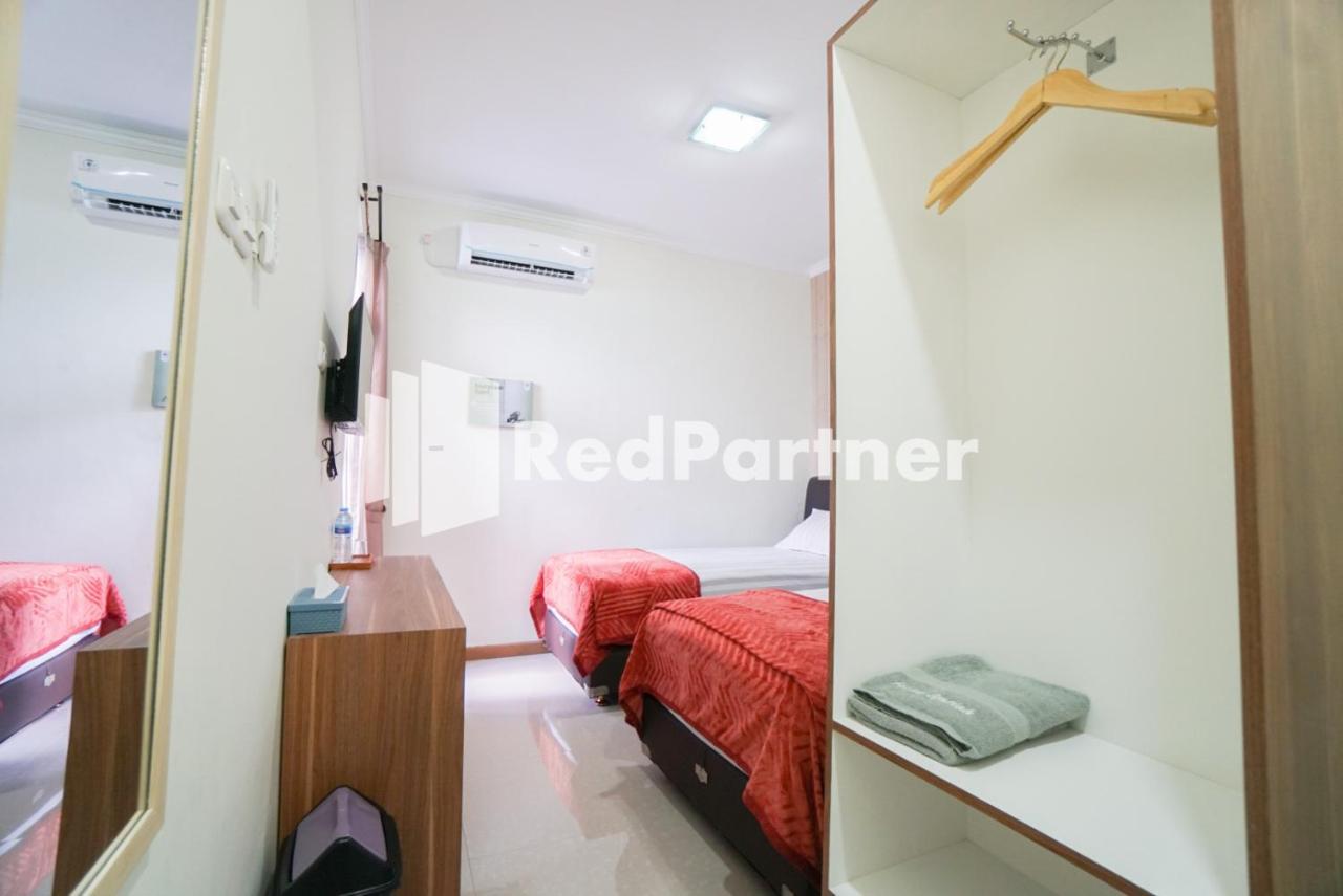 Hotel Fazza Syariah Mitra Reddoorz à Jakarta Extérieur photo