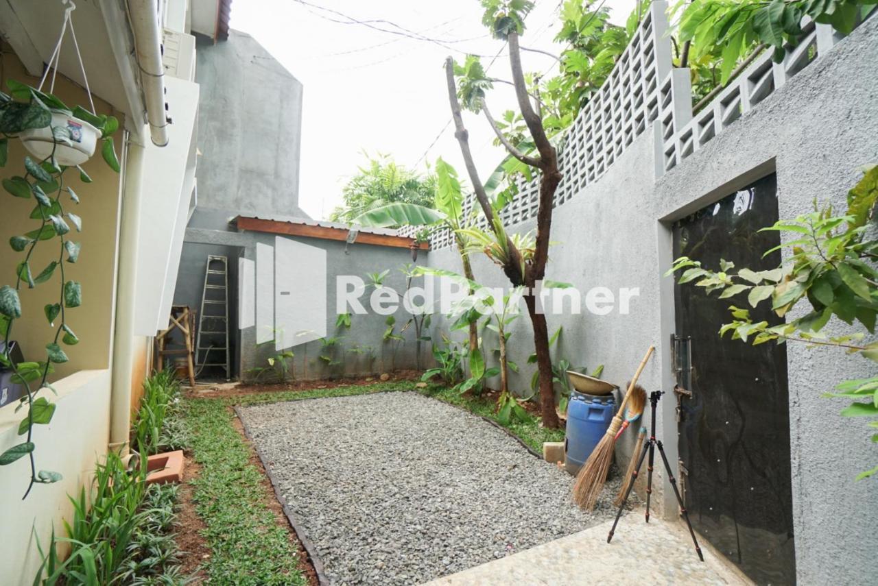 Hotel Fazza Syariah Mitra Reddoorz à Jakarta Extérieur photo